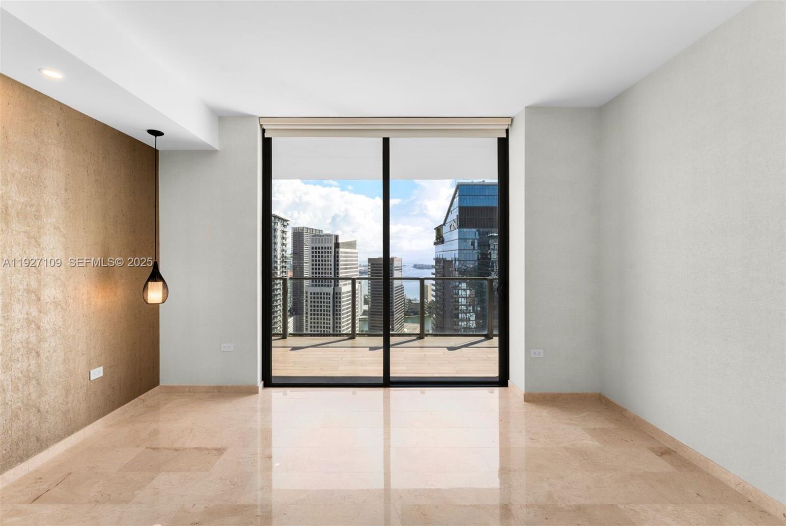 88 SW 7th St #3907, Miami FL 33130