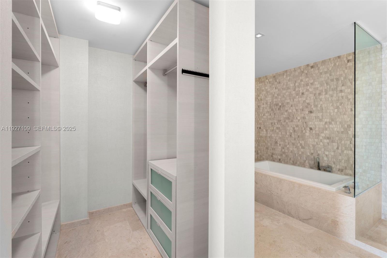 88 SW 7th St #3907, Miami FL 33130