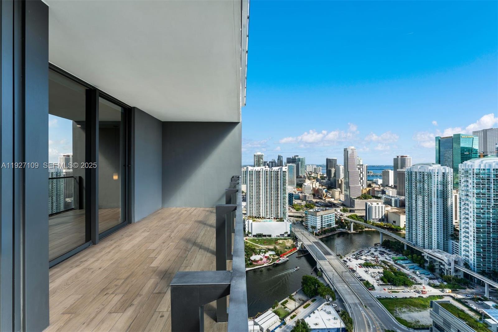 88 SW 7th St #3907, Miami FL 33130