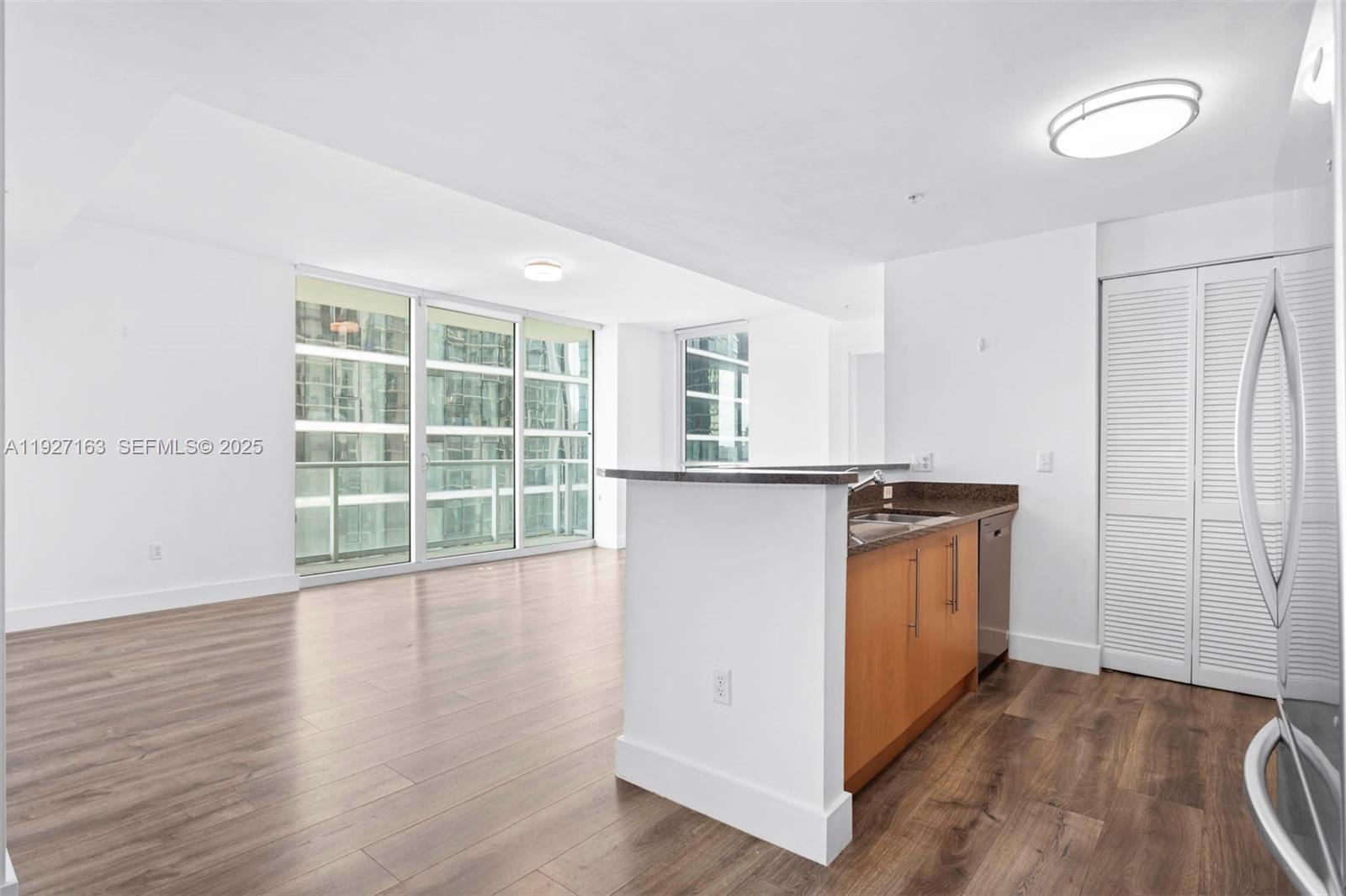 300 S Biscayne Blvd #T-2802, Miami FL 33131