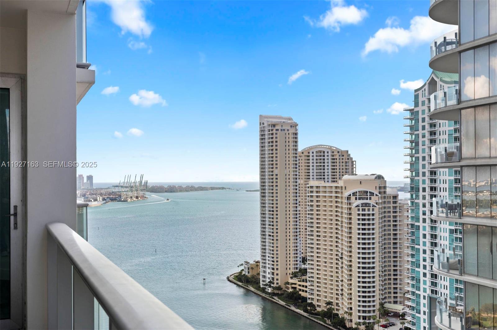 300 S Biscayne Blvd #T-2802, Miami FL 33131