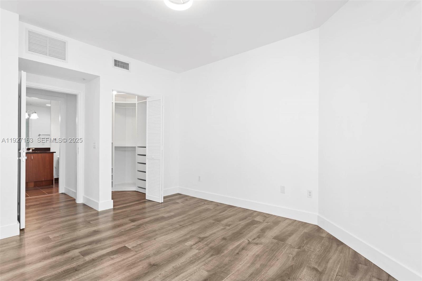 300 S Biscayne Blvd #T-2802, Miami FL 33131