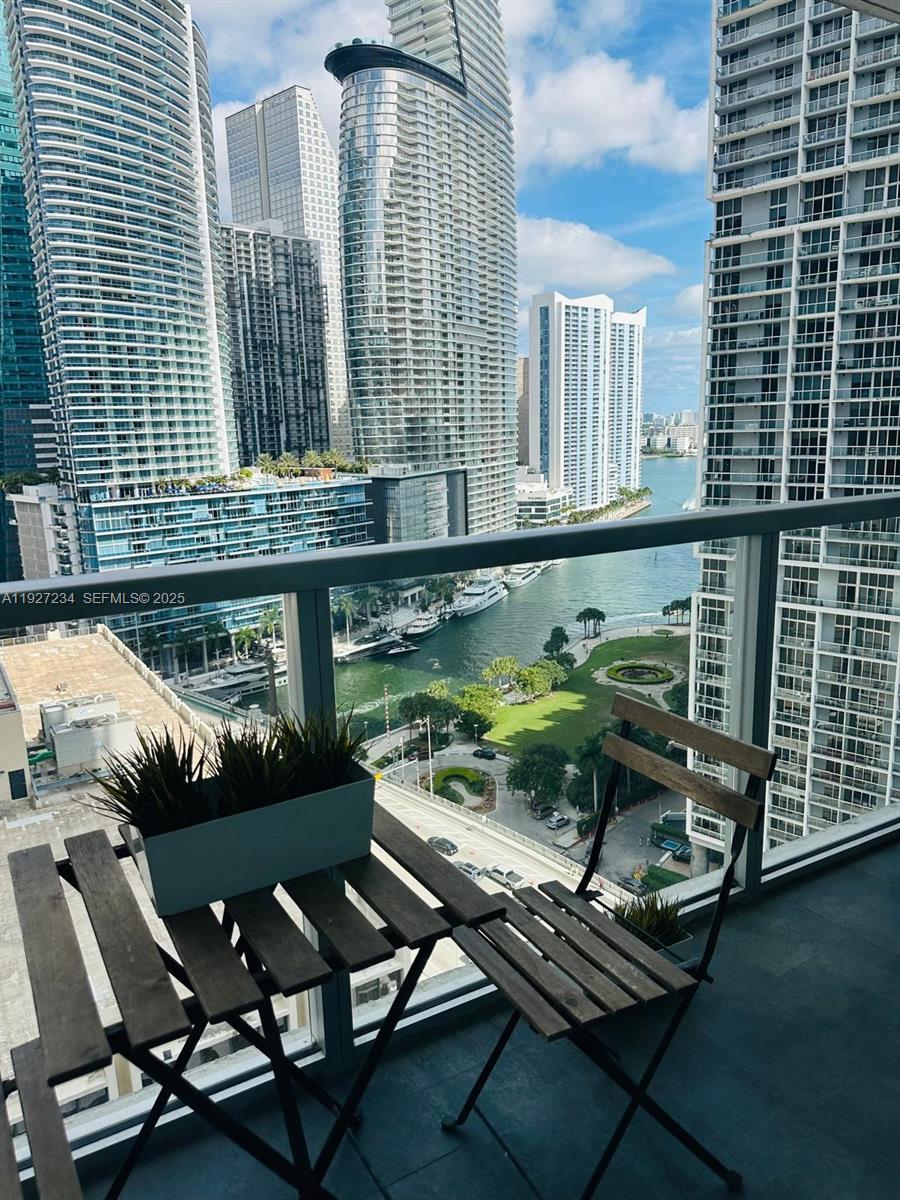 500 Brickell Ave #2205, Miami FL 33131
