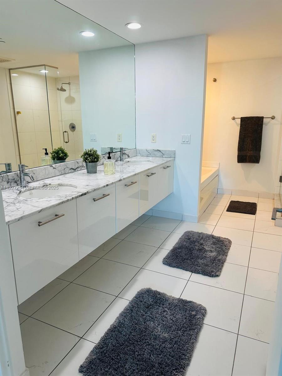 500 Brickell Ave #2205, Miami FL 33131