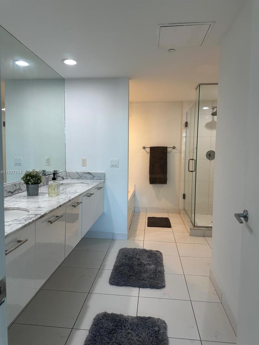 500 Brickell Ave #2205, Miami FL 33131