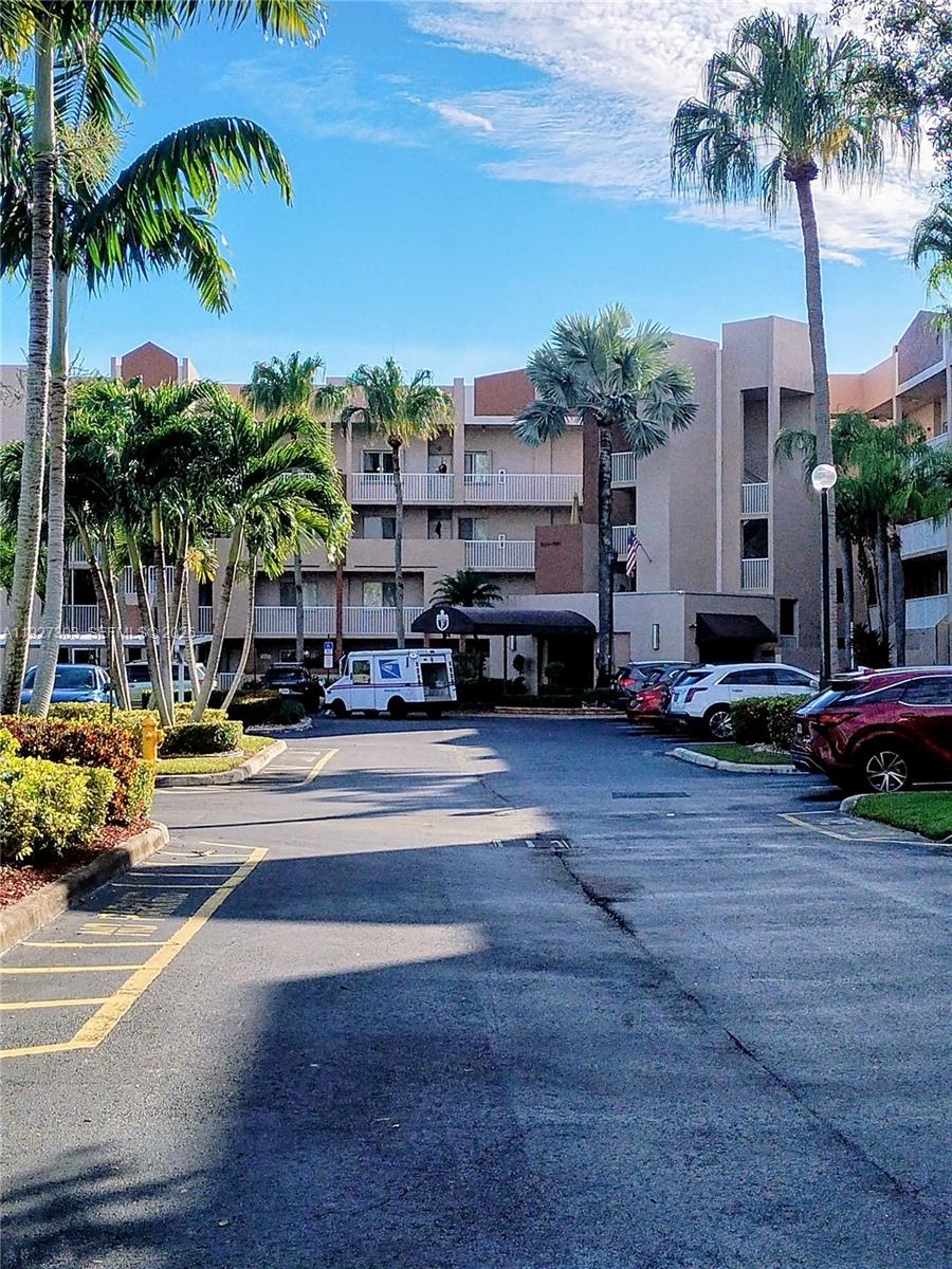 7557 Granville Dr #305, Tamarac FL 33321