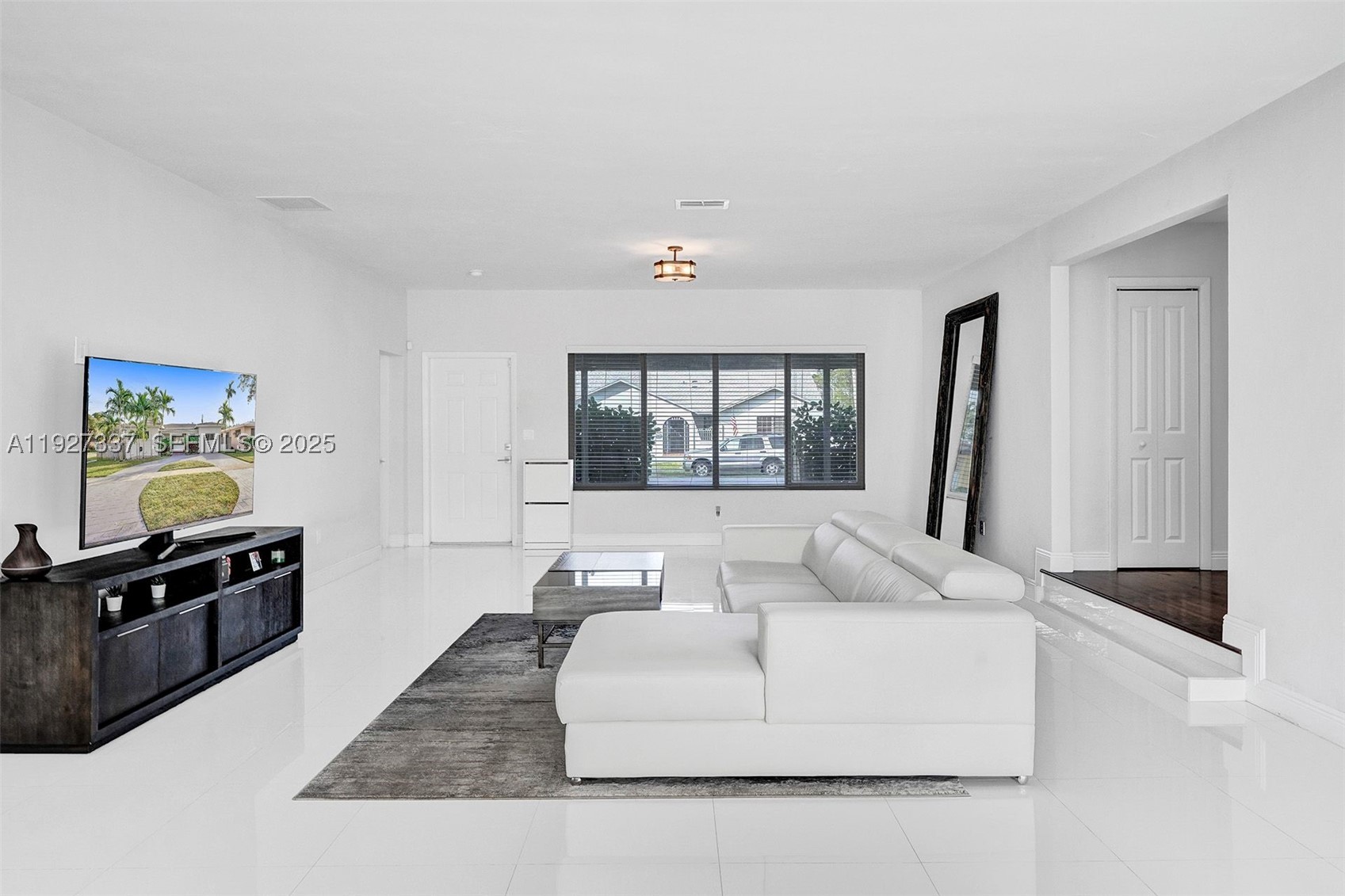 1102 Meadowlark Ave, Miami Springs FL 33166