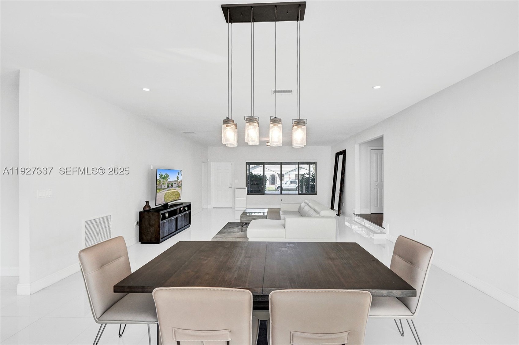 1102 Meadowlark Ave, Miami Springs FL 33166
