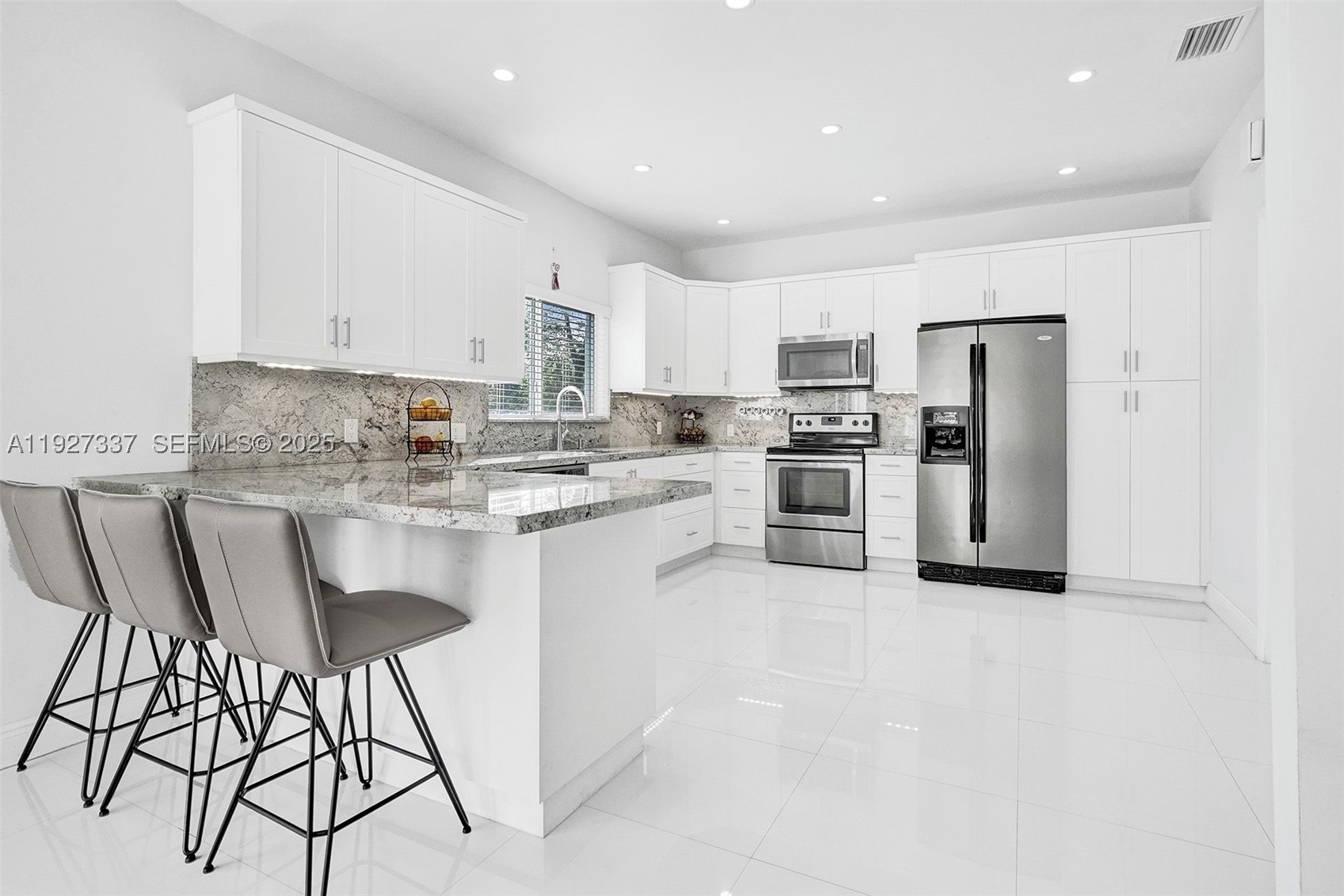 1102 Meadowlark Ave, Miami Springs FL 33166