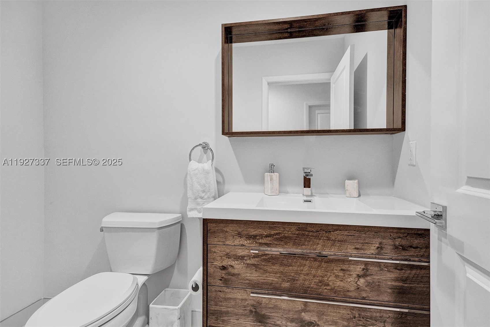 1102 Meadowlark Ave, Miami Springs FL 33166