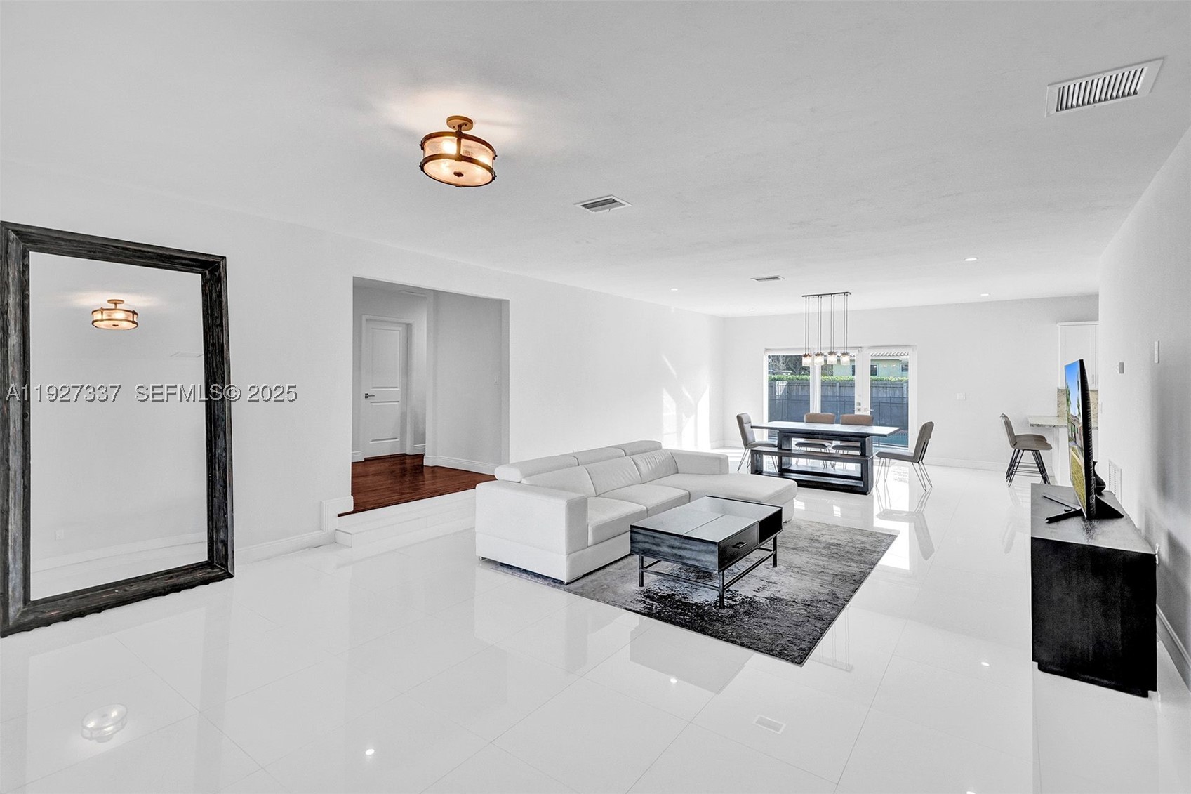 1102 Meadowlark Ave, Miami Springs FL 33166