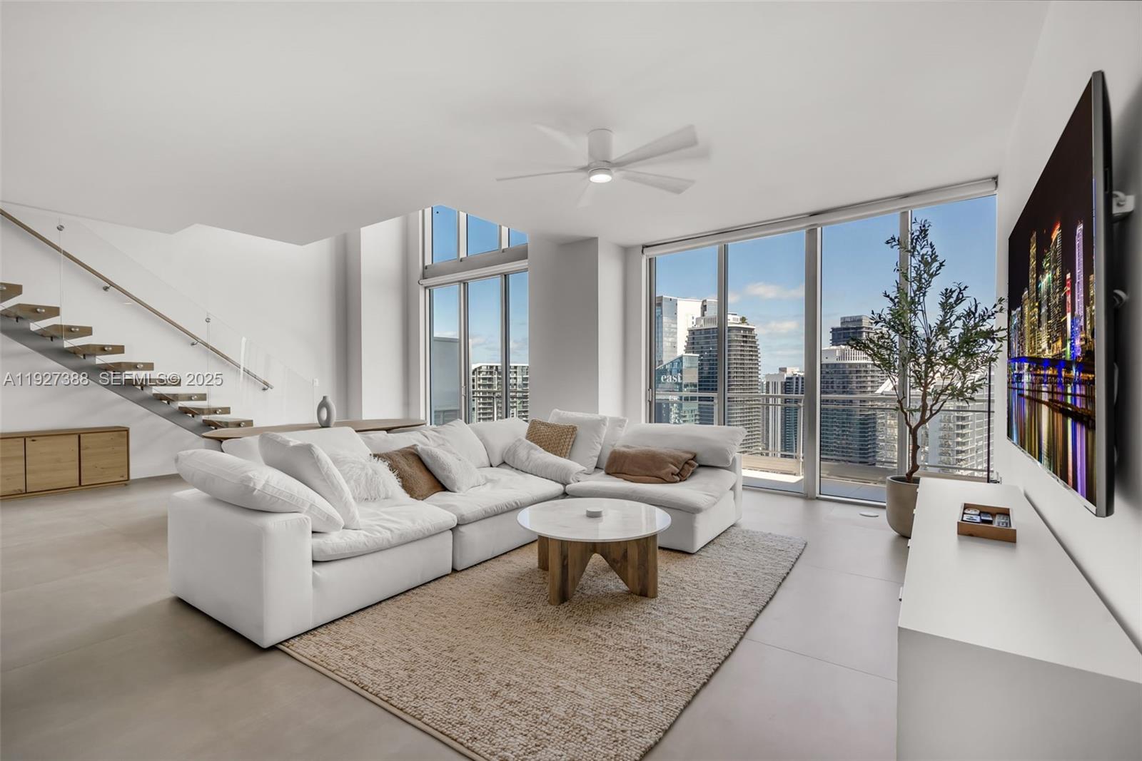 92 SW 3rd St #5204, Miami FL 33130