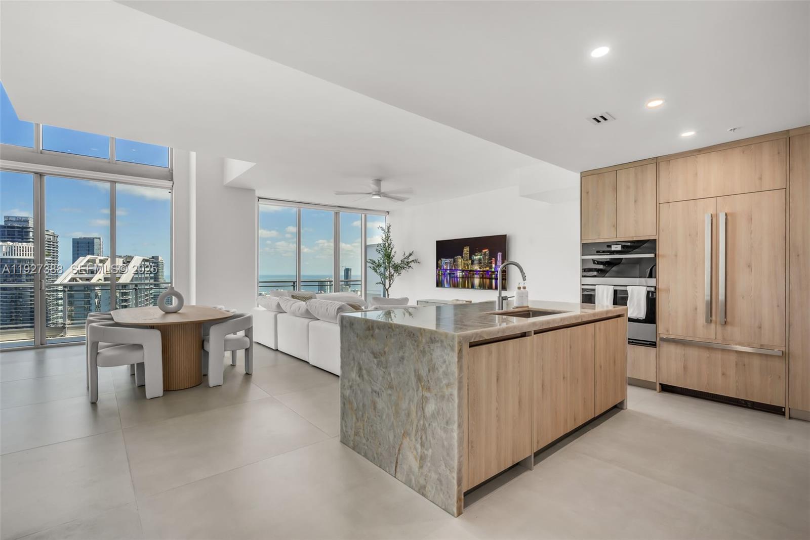 92 SW 3rd St #5204, Miami FL 33130