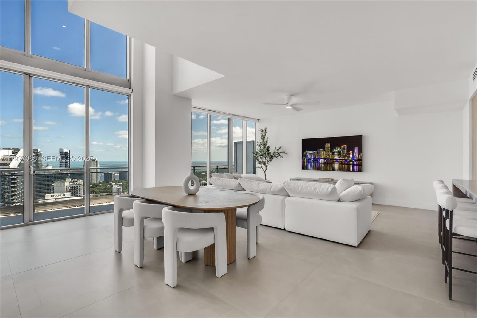 92 SW 3rd St #5204, Miami FL 33130