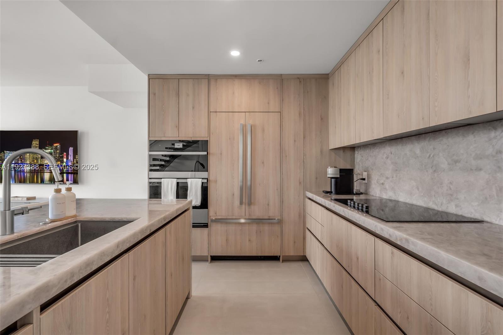 92 SW 3rd St #5204, Miami FL 33130
