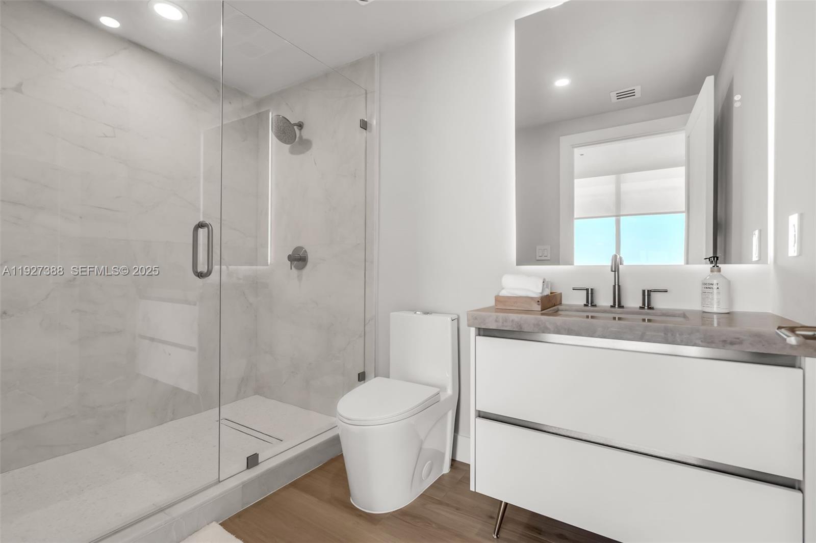 92 SW 3rd St #5204, Miami FL 33130