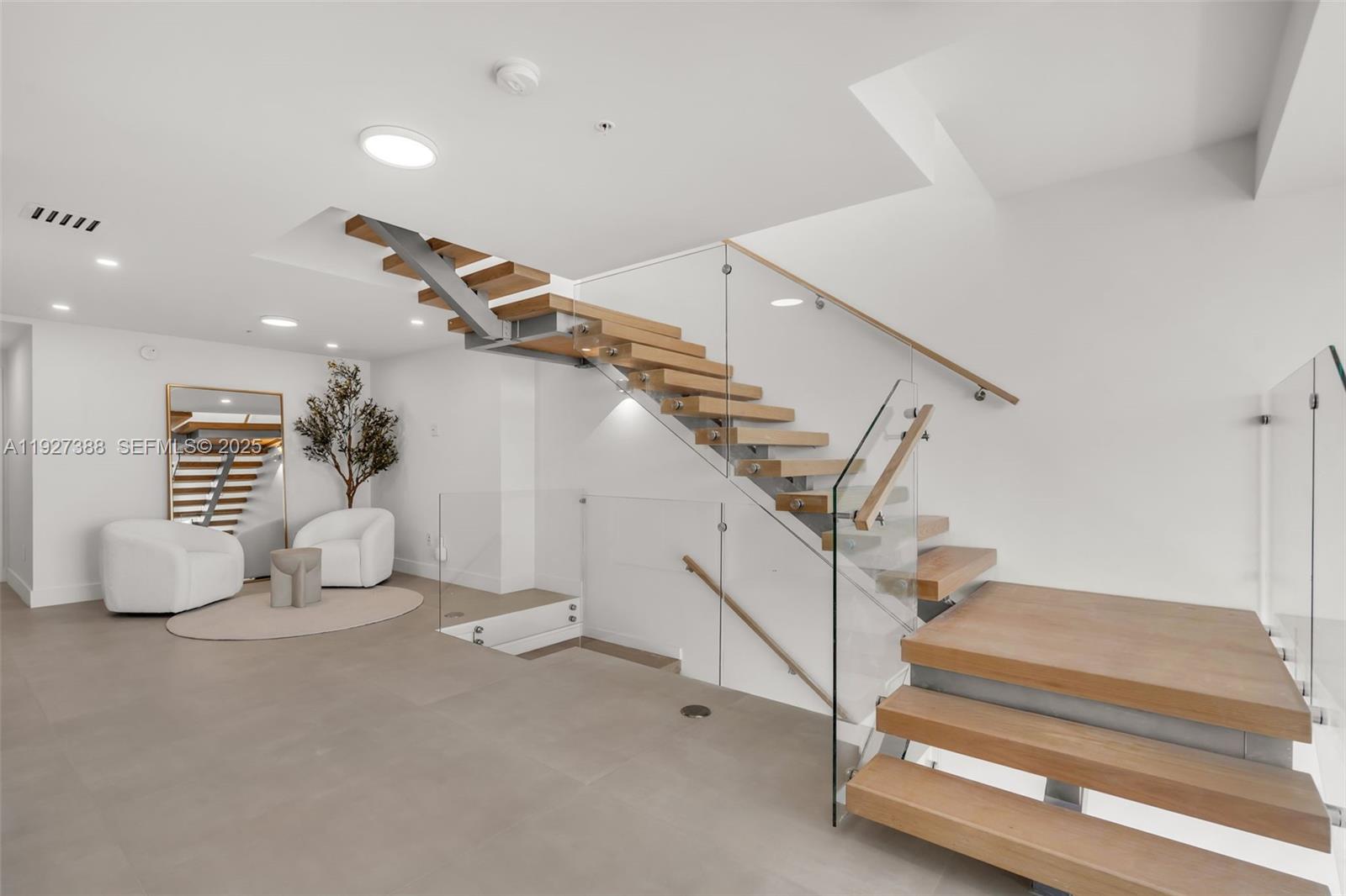 92 SW 3rd St #5204, Miami FL 33130