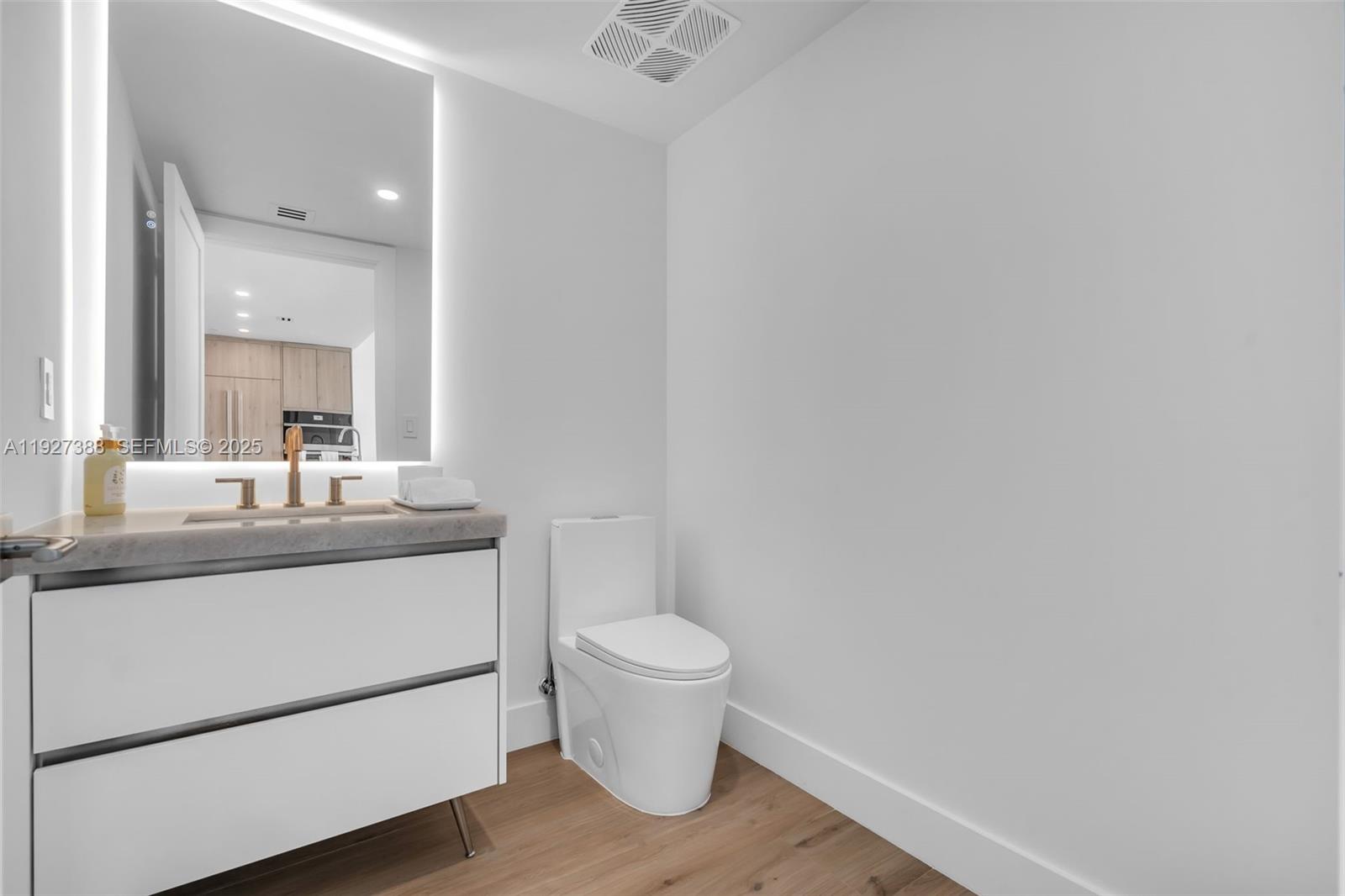 92 SW 3rd St #5204, Miami FL 33130