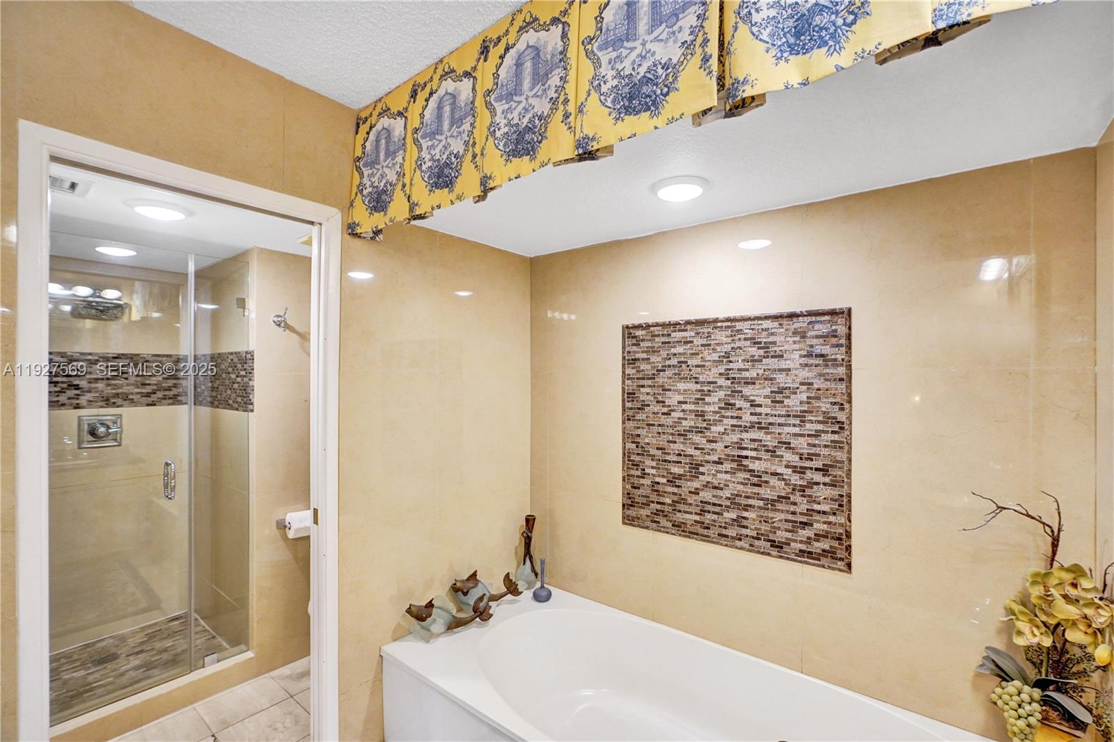 3600 Mystic Pointe Dr #311, Aventura FL 33180