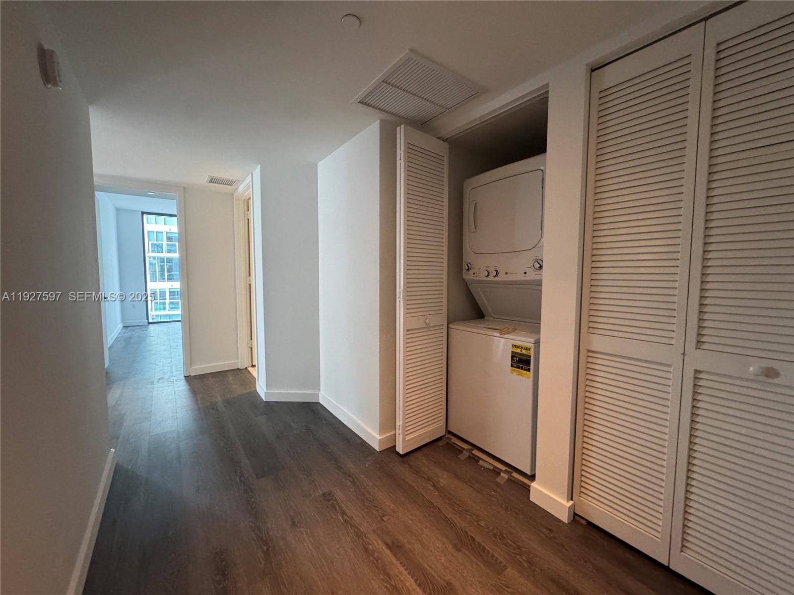 31 SE 6th St #902, Miami FL 33131