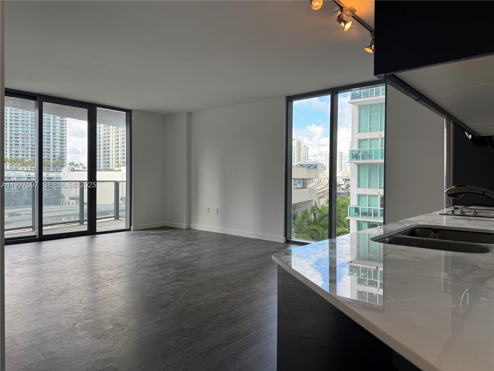 31 SE 6th St #902, Miami FL 33131