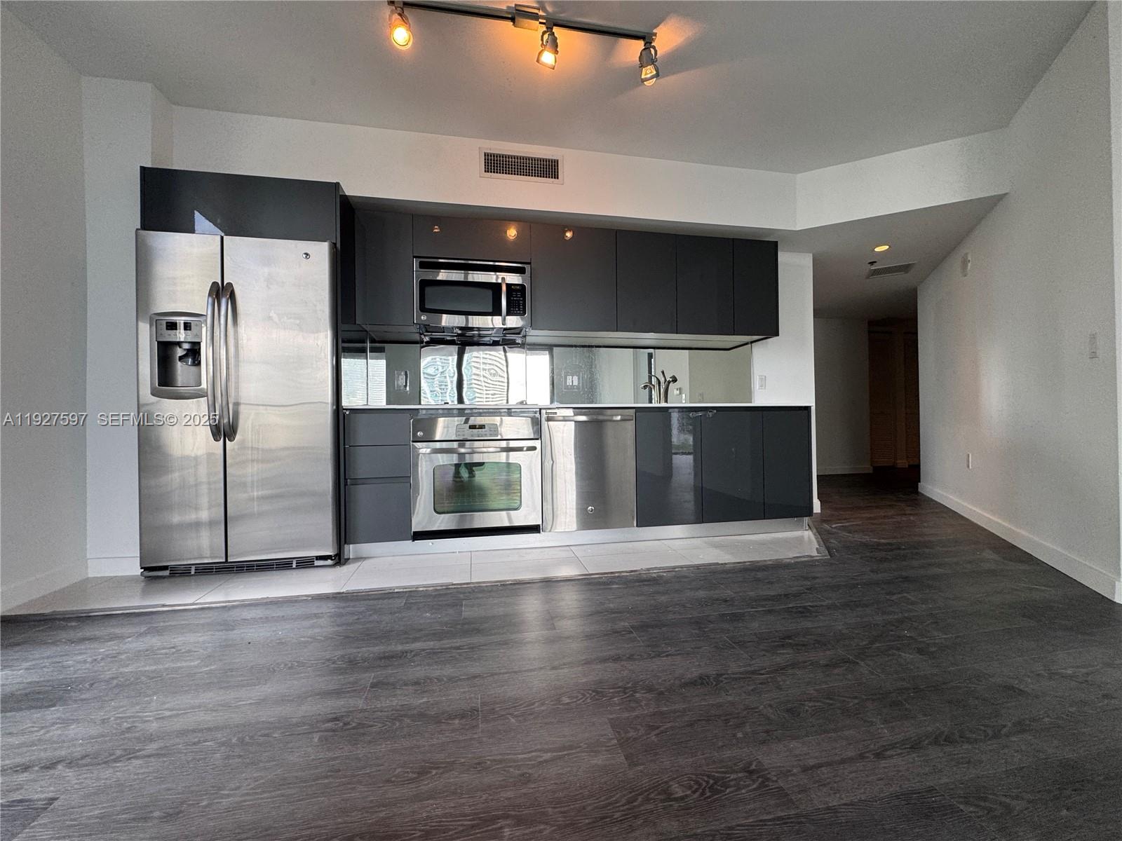 31 SE 6th St #902, Miami FL 33131
