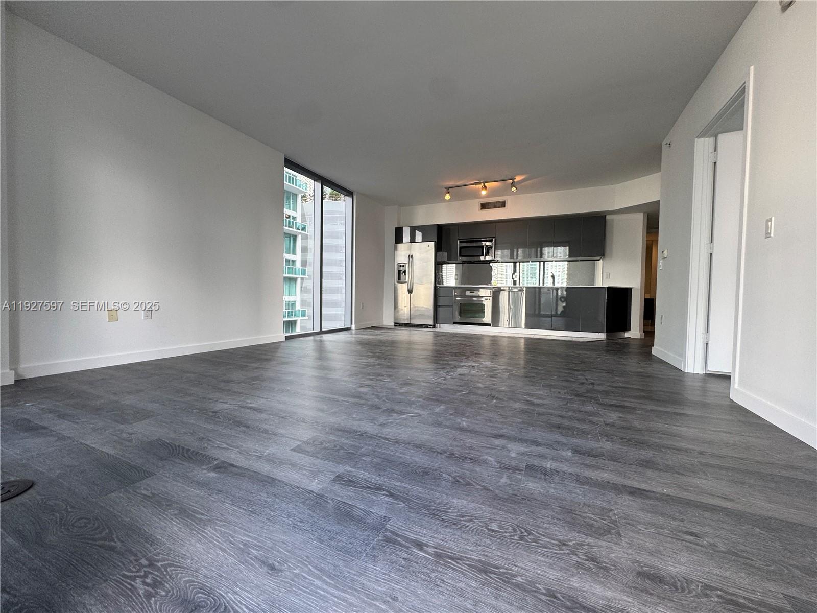 31 SE 6th St #902, Miami FL 33131