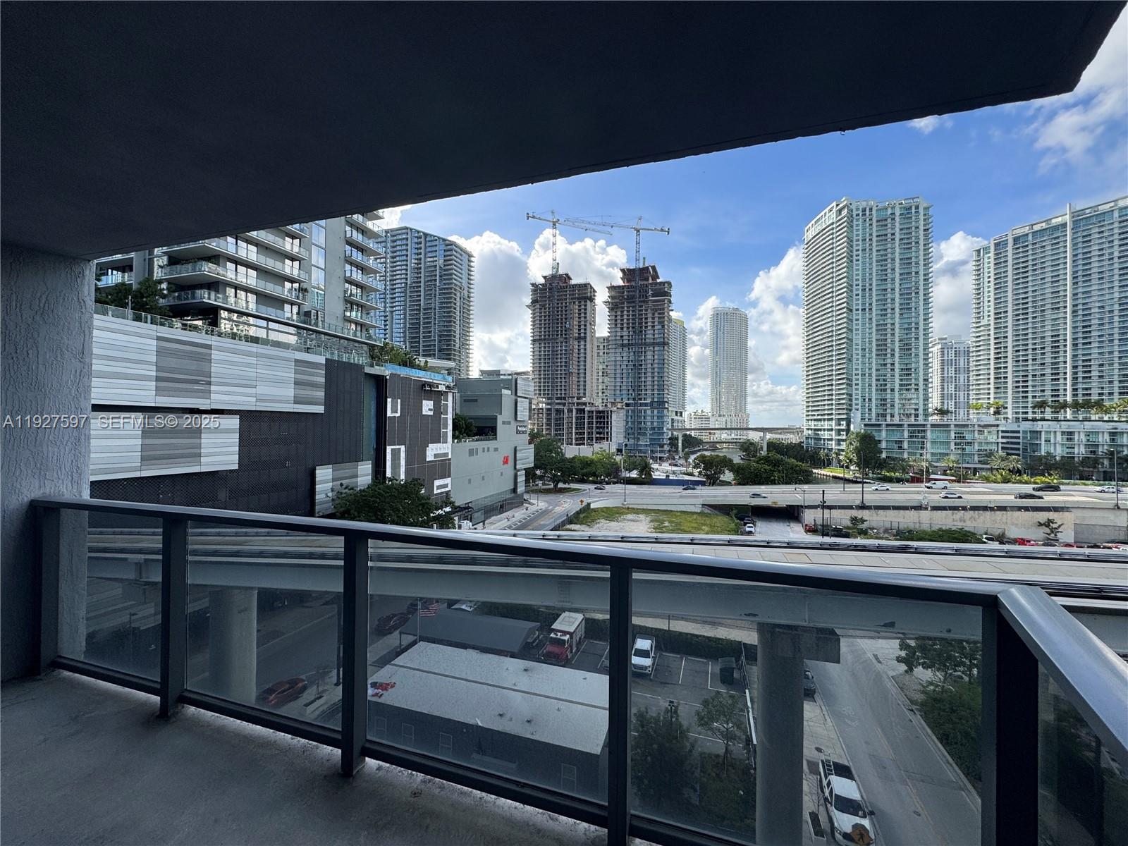 31 SE 6th St #902, Miami FL 33131