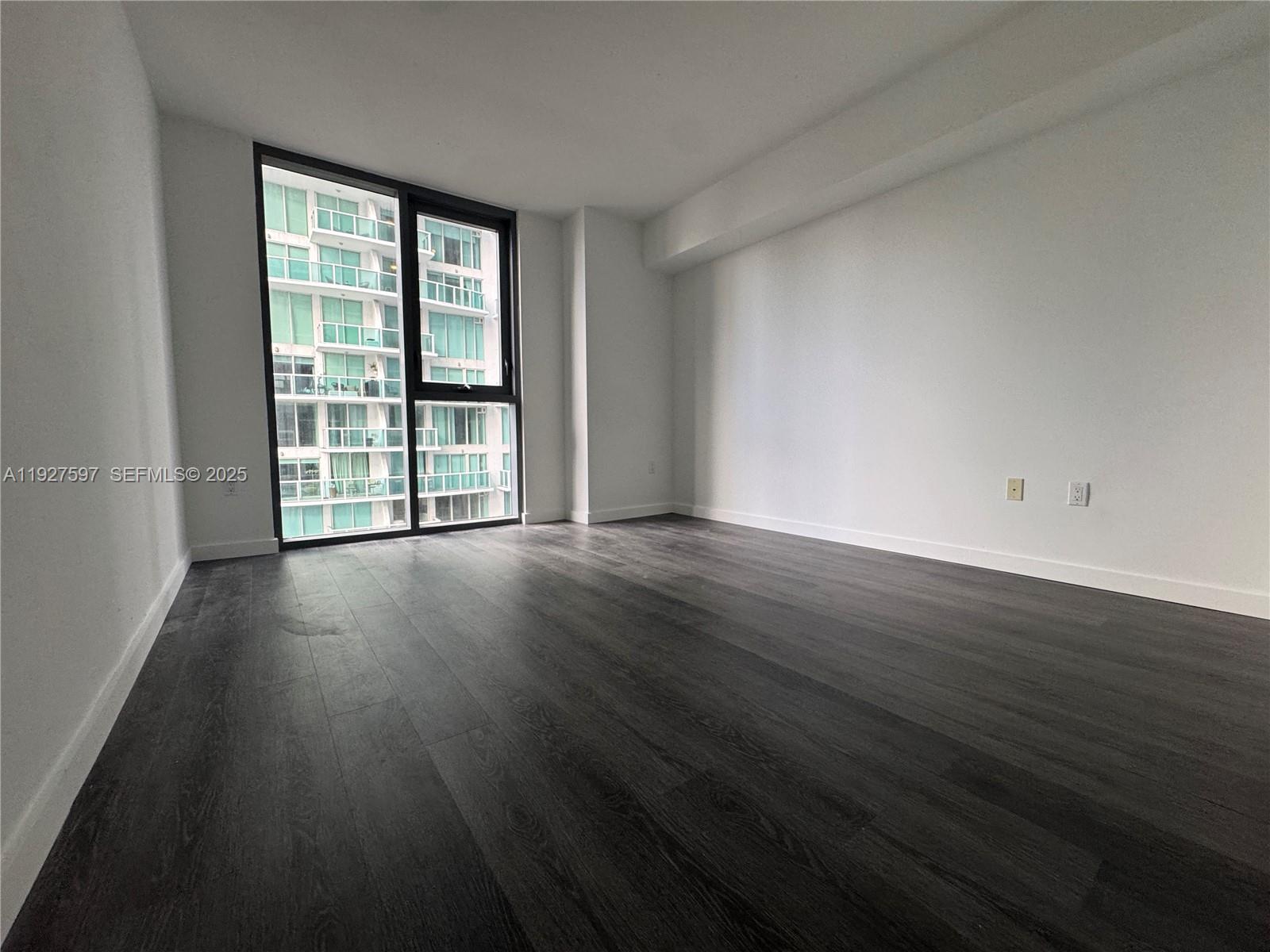 31 SE 6th St #902, Miami FL 33131