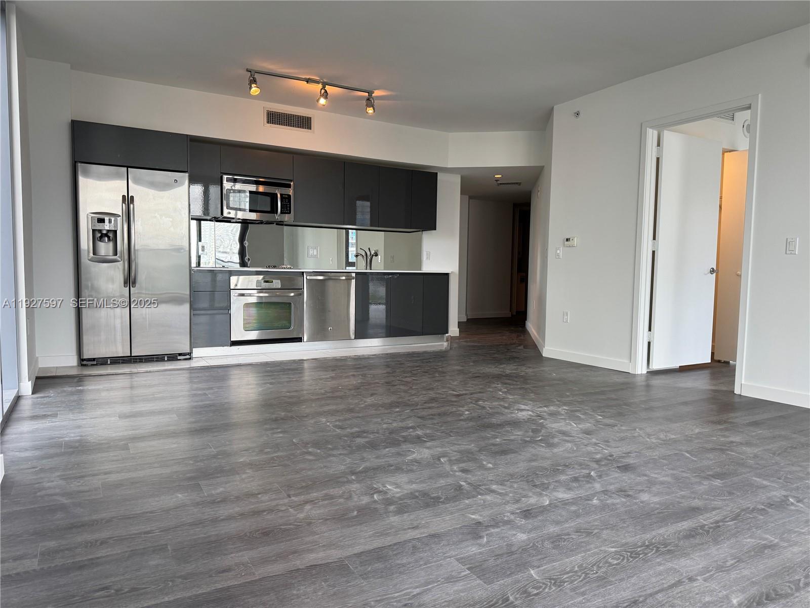 31 SE 6th St #902, Miami FL 33131