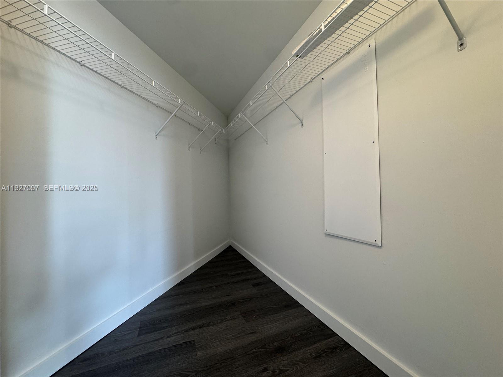 31 SE 6th St #902, Miami FL 33131