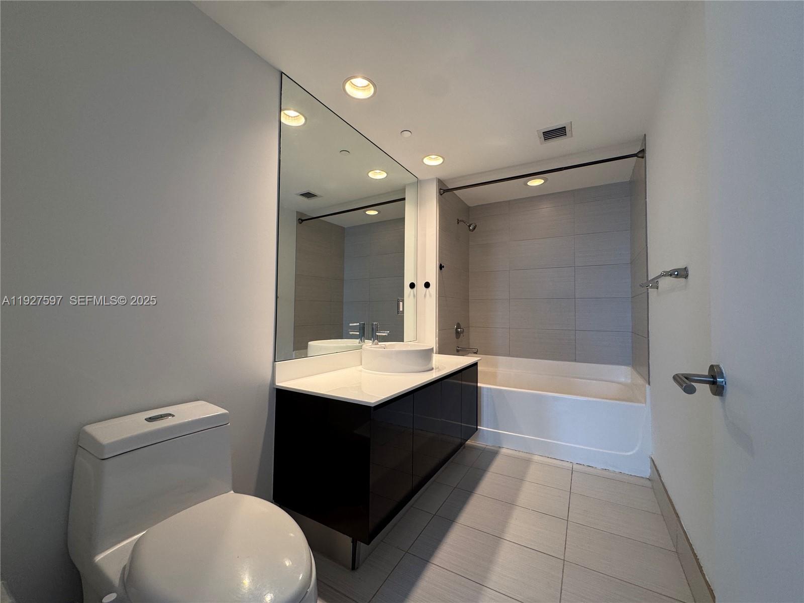 31 SE 6th St #902, Miami FL 33131