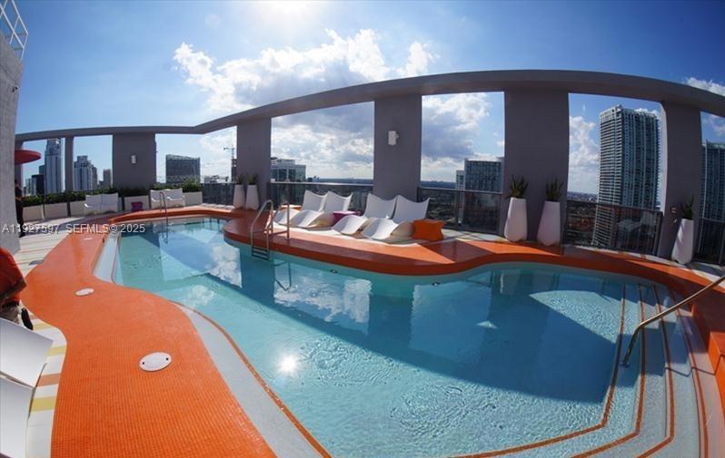 31 SE 6th St #902, Miami FL 33131