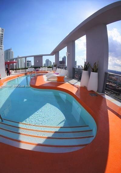 31 SE 6th St #902, Miami FL 33131