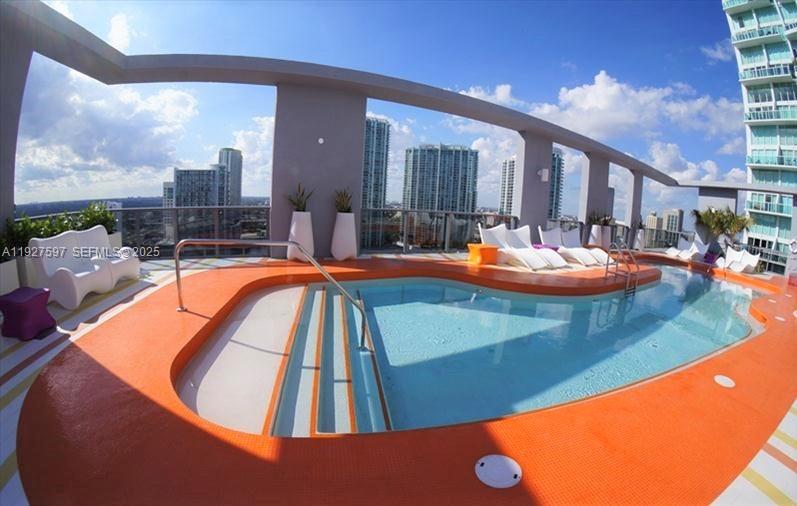 31 SE 6th St #902, Miami FL 33131