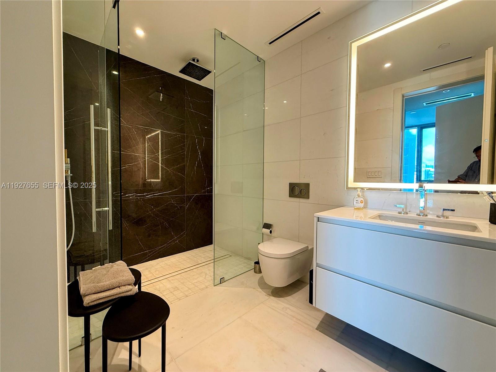 300 Biscayne Boulevard Way #3308W, Miami FL 33131