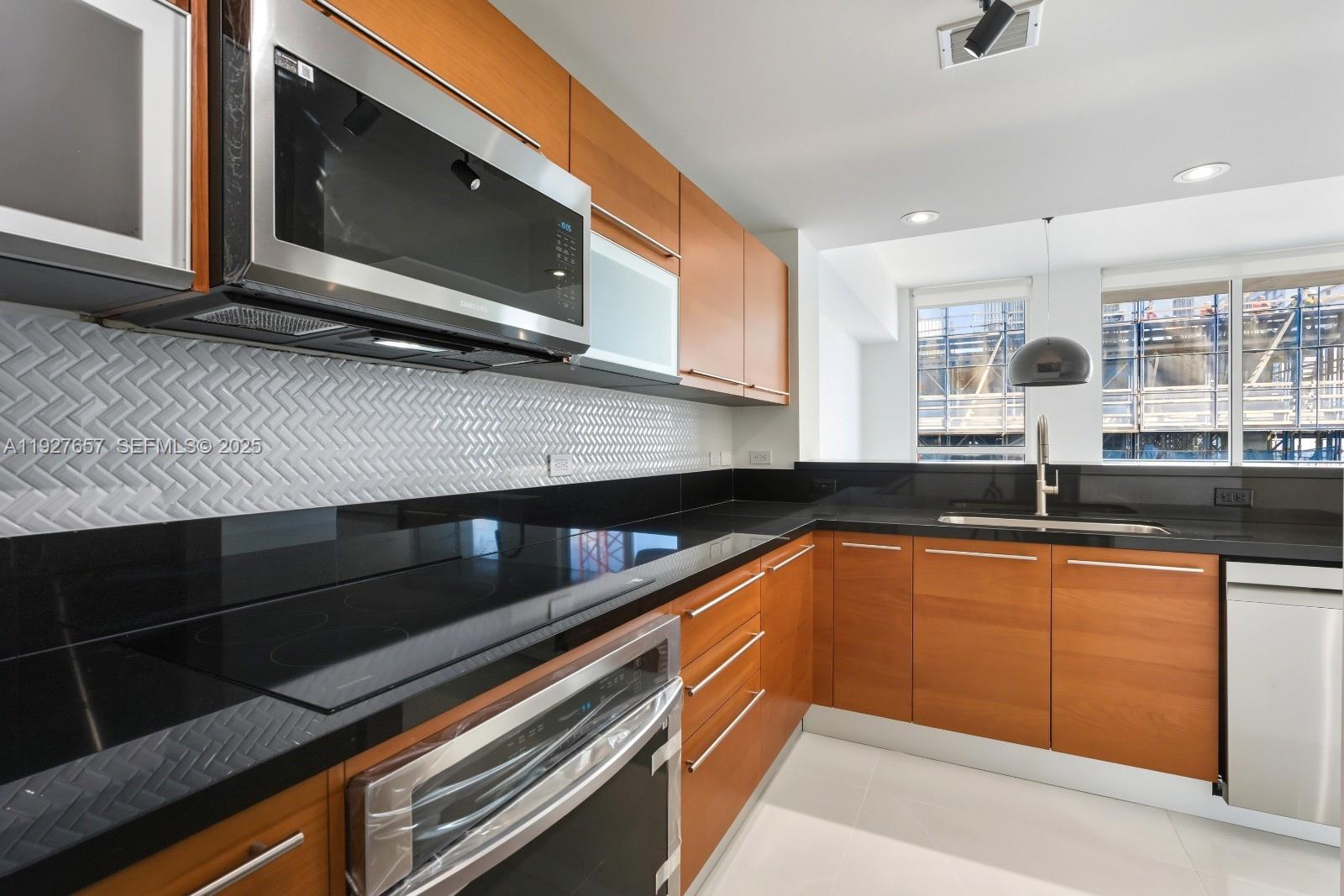 244 Biscayne Blvd #4404, Miami FL 33132