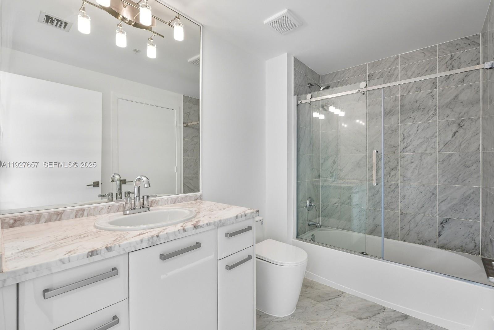 244 Biscayne Blvd #4404, Miami FL 33132