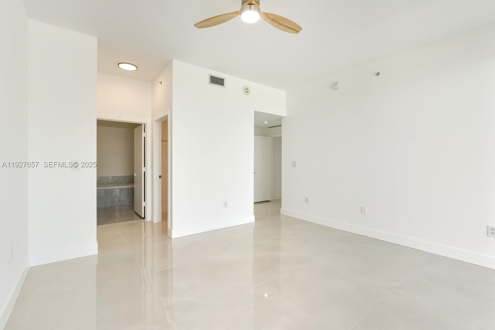 244 Biscayne Blvd #4404, Miami FL 33132