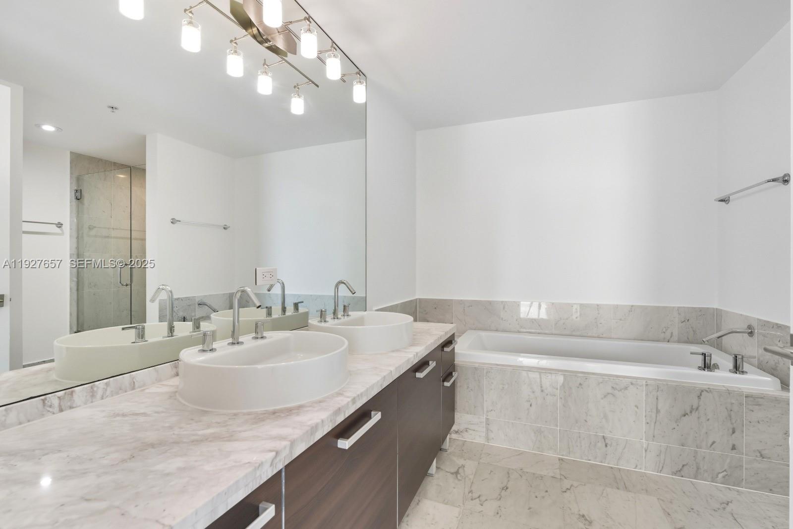 244 Biscayne Blvd #4404, Miami FL 33132