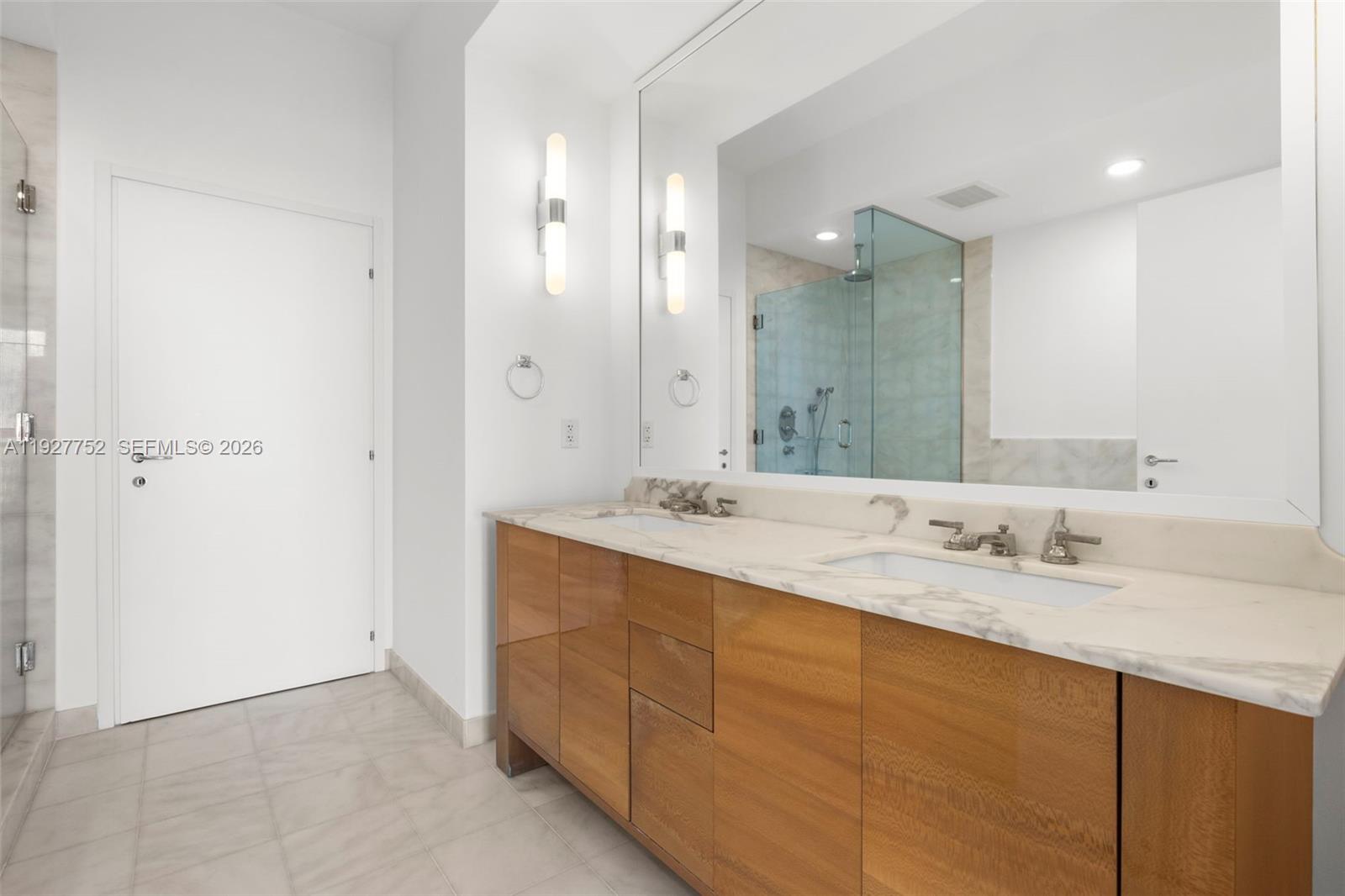 50 S Pointe Dr #1107, Miami Beach FL 33139