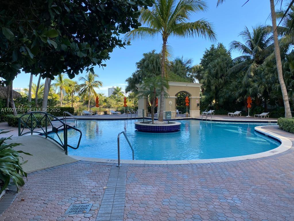 19501 W Country Club Dr #1710, Aventura FL 33180