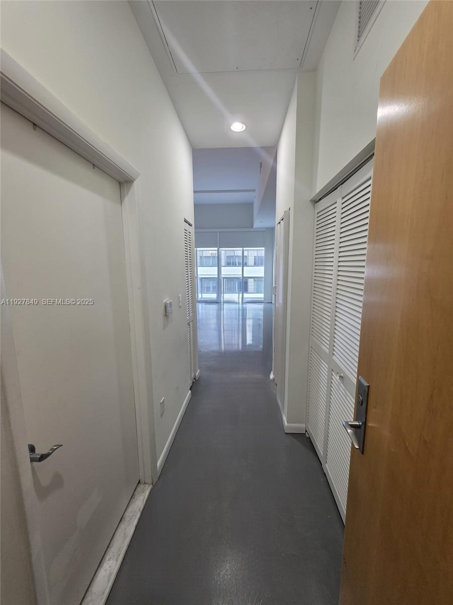 253 NE 2nd St #324, Miami FL 33132