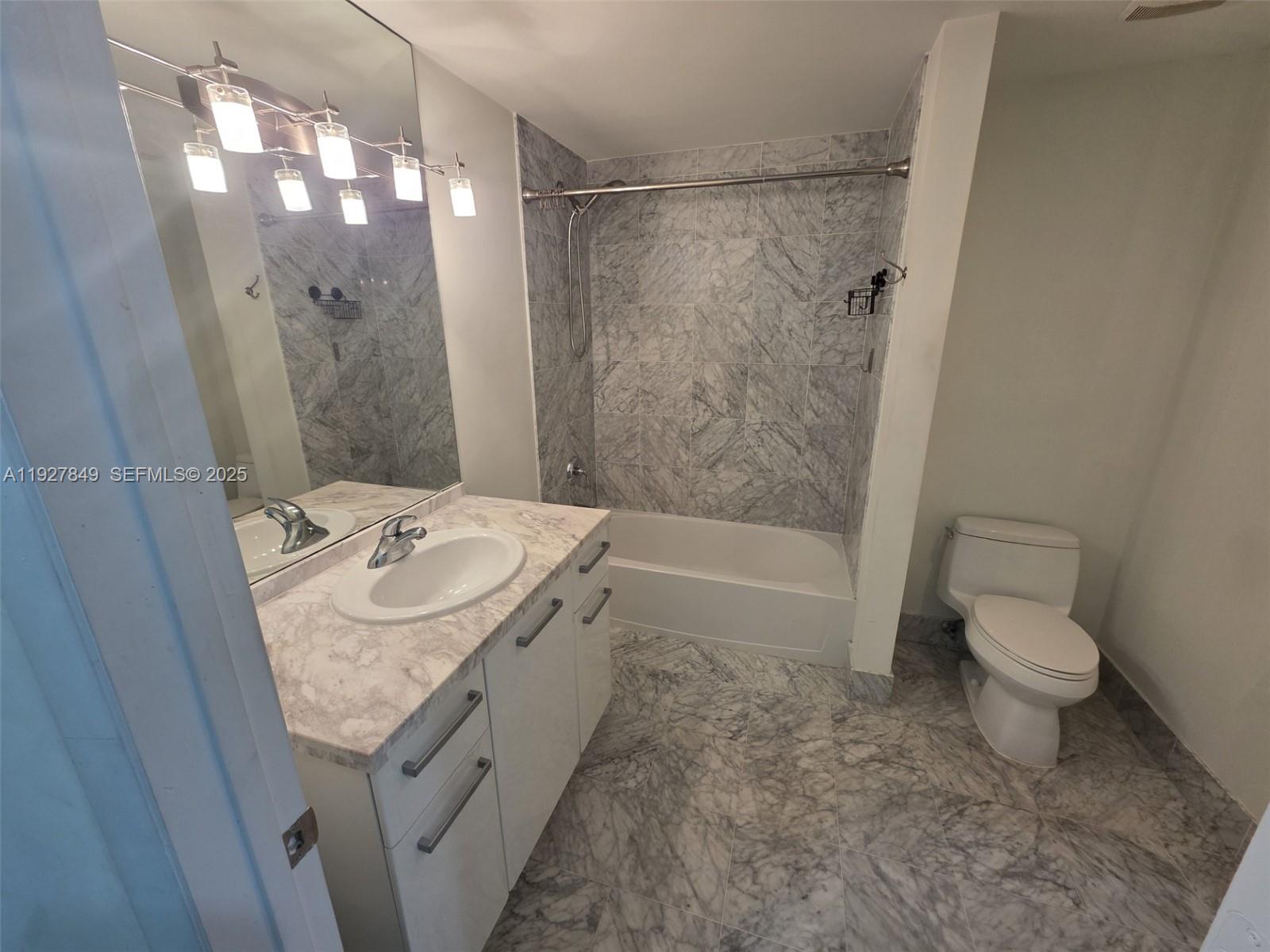 253 NE 2nd St #324, Miami FL 33132