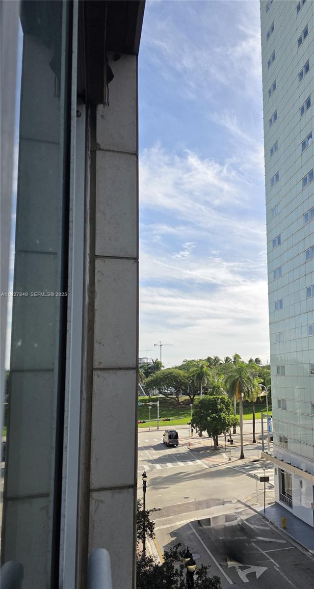 253 NE 2nd St #324, Miami FL 33132