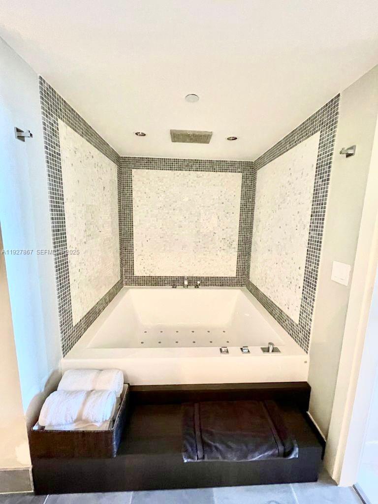 200 BISCAYNE BLVD WAY #4310, Miami FL 33131
