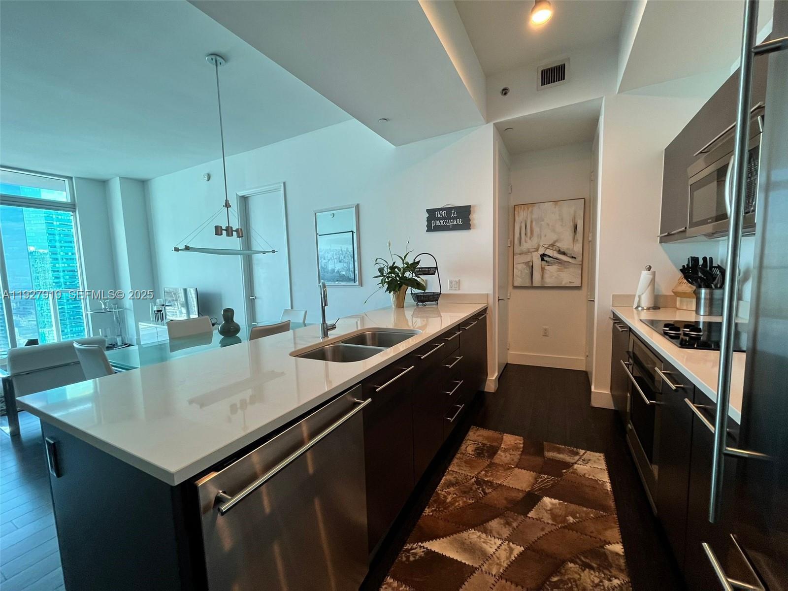 55 SE 6th St #4103, Miami FL 33131