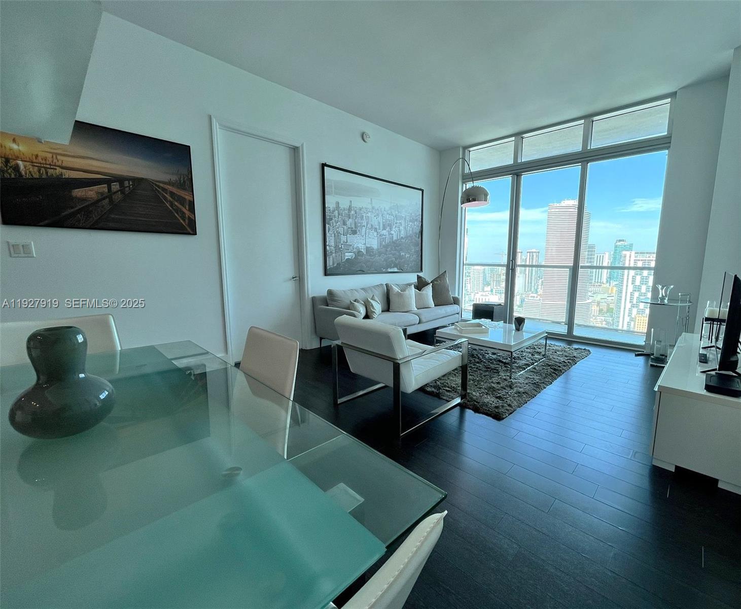 55 SE 6th St #4103, Miami FL 33131