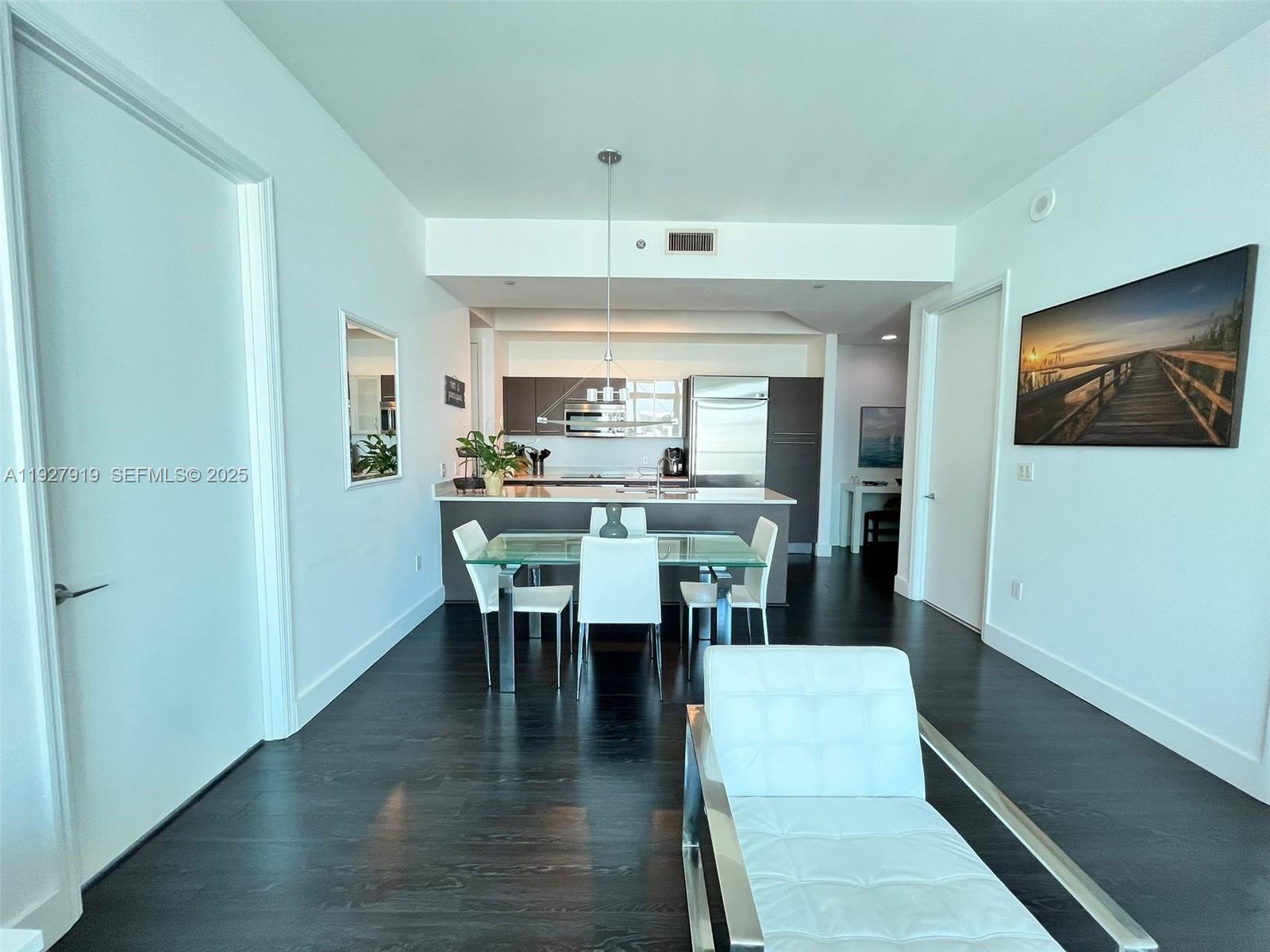 55 SE 6th St #4103, Miami FL 33131