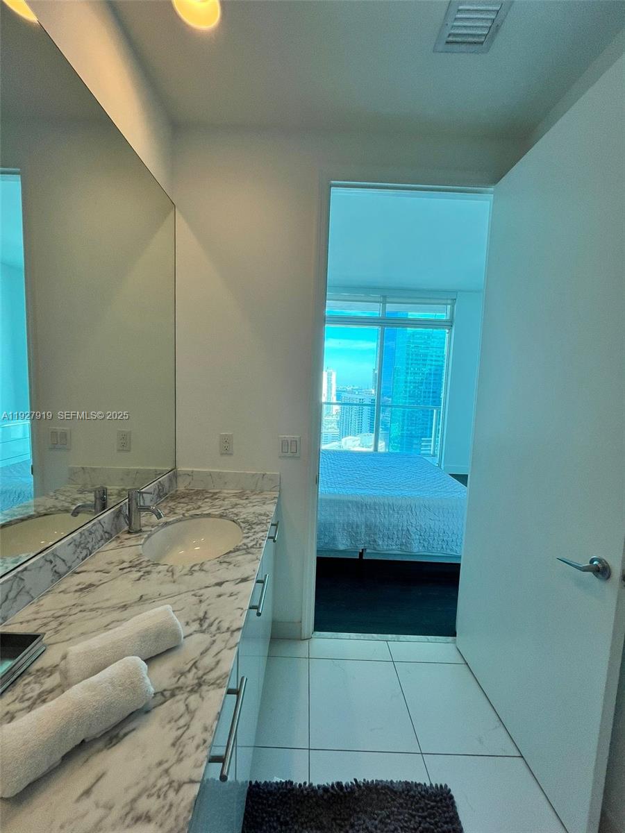 55 SE 6th St #4103, Miami FL 33131